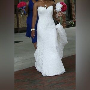 Oleg Cassini Lace Mermaid Wedding Dress – Ivory – Size 8